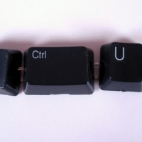 I CTRL U (I control you) keyboard keychain by GeekGear