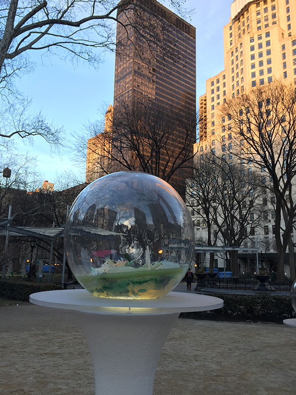 ｇｌｏｂｅ[ＦＡＣＥＳ　ＰＬＡＣＥＳ] Farther Afield: Gazing Globes at Madison Square Park
